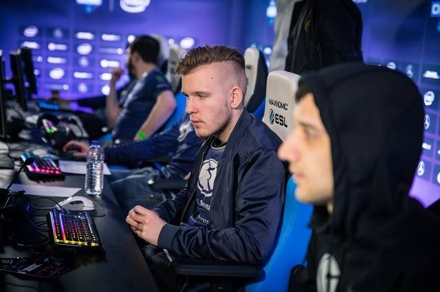 外媒爆欧美转会流言：C9曾考虑签Tarzan并签下Perkz打上单