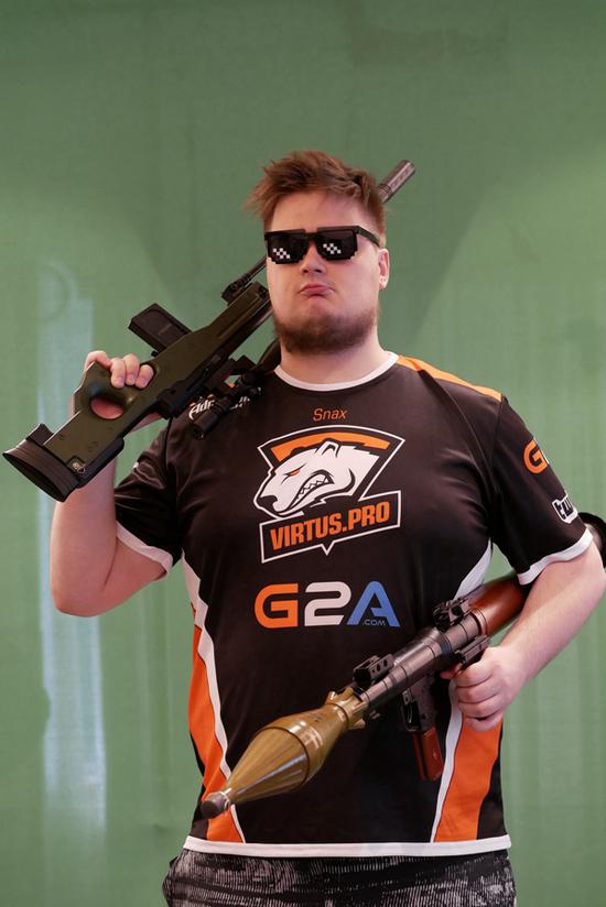 首席执行官 Bestia 展示了团队所有玩家的签证——社区支持俱乐部